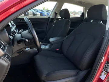2018 Kia Optima - image 3
