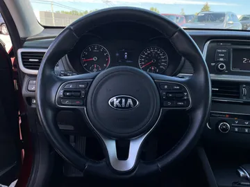 2018 Kia Optima - image 16
