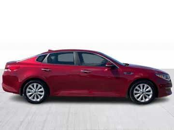 2018 Kia Optima - image 2