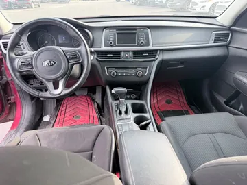 2018 Kia Optima - image 8