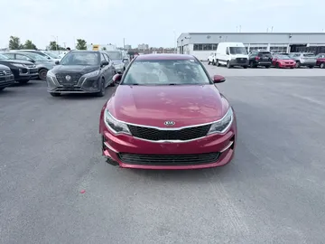 2018 Kia Optima - image 2