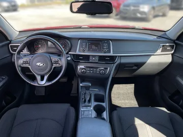 2018 Kia Optima - image 4