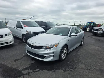 2018 Kia Optima - image 3