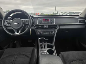 2018 Kia Optima - image 9