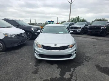 2018 Kia Optima - image 2