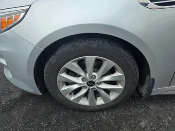 2018 Kia Optima - image 7