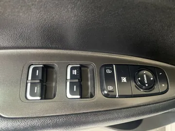 2018 Kia Optima - image 19