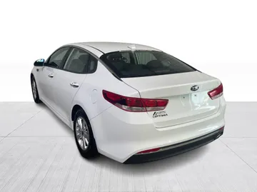 2018 Kia Optima - image 10