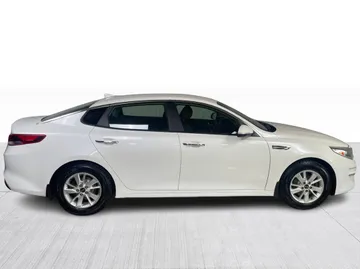 2018 Kia Optima - image 2