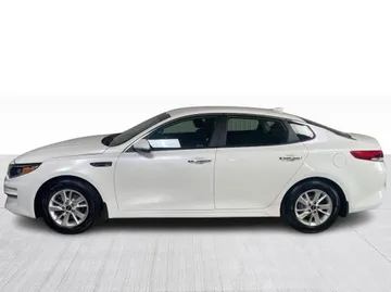 2018 Kia Optima - image 9