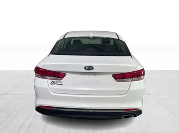 2018 Kia Optima - image 11