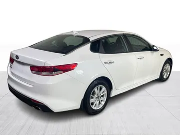2018 Kia Optima - image 13