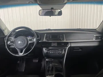 2018 Kia Optima - image 4