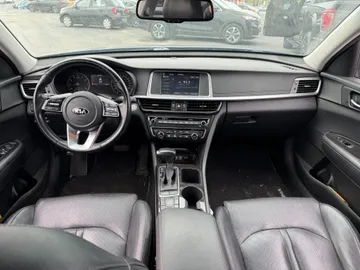 2020 Kia Optima - image 8