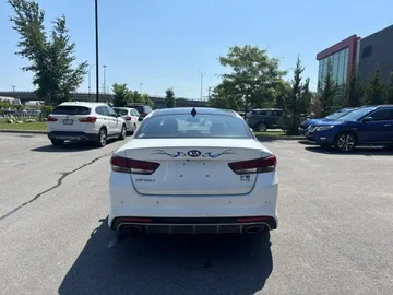 2017 Kia Optima - image 6