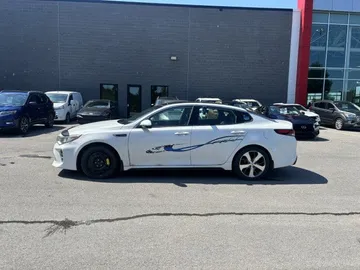 2017 Kia Optima - image 4