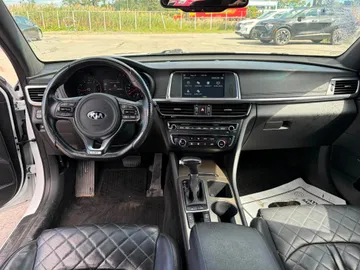 2018 Kia Optima - image 8