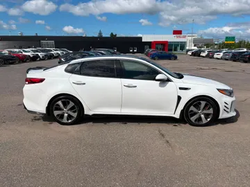 2018 Kia Optima - image 6