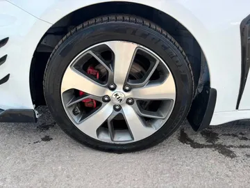 2018 Kia Optima - image 9
