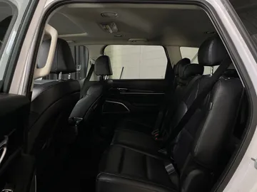 2023 Kia Telluride - image 16