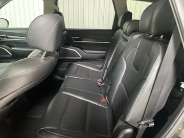 2023 Kia Telluride - image 16