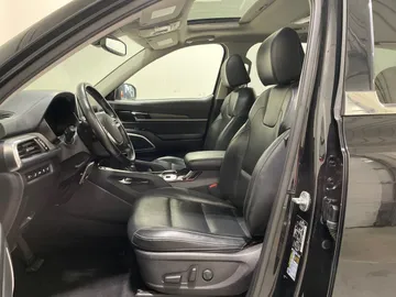 2022 Kia Telluride - image 3