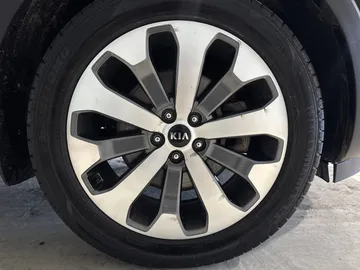 2020 Kia Telluride - image 7