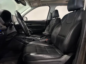2020 Kia Telluride - image 3