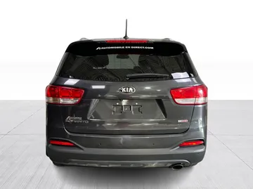 2016 Kia Sorento - image 11