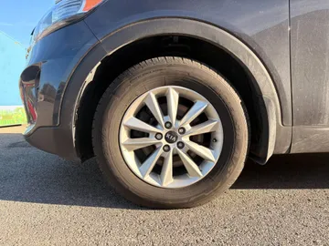 2019 Kia Sorento - image 7