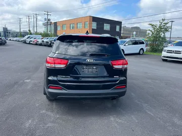 2018 Kia Sorento - image 7