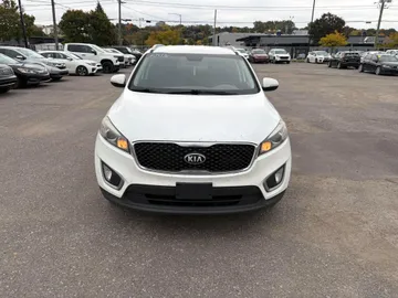2018 Kia Sorento - image 2