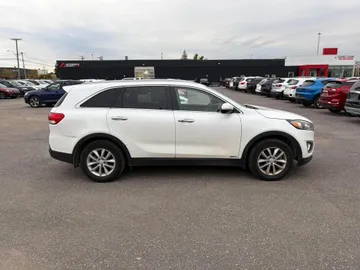 2018 Kia Sorento - image 6