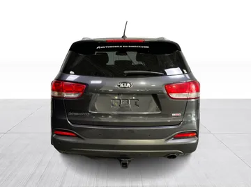 2016 Kia Sorento - image 11