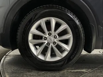 2016 Kia Sorento - image 6