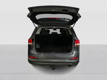 2016 Kia Sorento - image 12