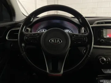 2016 Kia Sorento - image 16