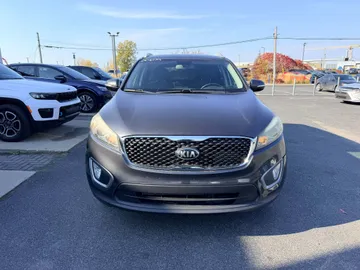 2016 Kia Sorento - image 2