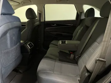 2019 Kia Sorento - image 15