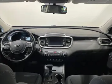 2019 Kia Sorento - image 4