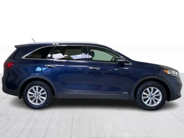 2019 Kia Sorento - image 2