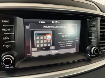 2020 Kia Sorento - image 25