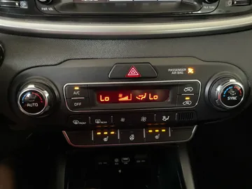 2020 Kia Sorento - image 22