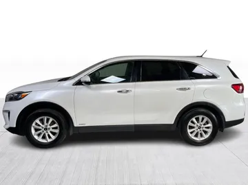 2020 Kia Sorento - image 10