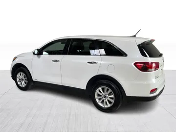 2020 Kia Sorento - image 11