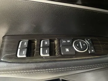 2020 Kia Sorento - image 24