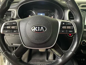 2020 Kia Sorento - image 17