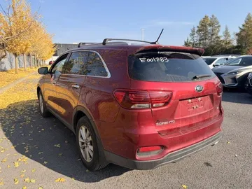 2019 Kia Sorento - image 6