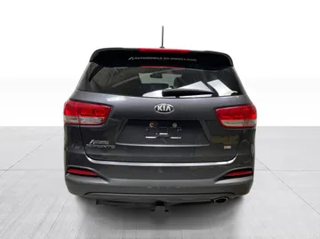 2017 Kia Sorento - image 11