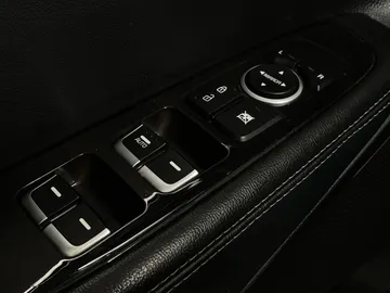 2017 Kia Sorento - image 18